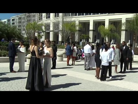 12 couples say ‘I do’ in mass wedding ceremony at Orange County courthouse