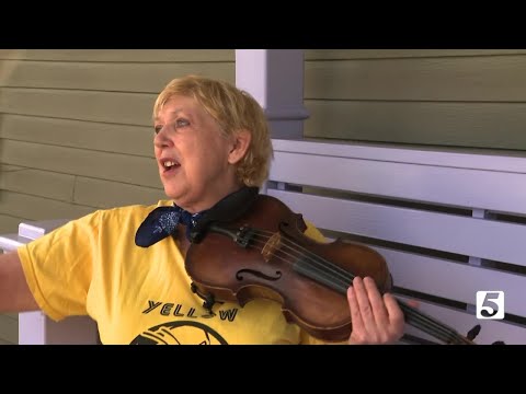 Nashville violinist plays in harmony with Ukrainian in bomb shelter