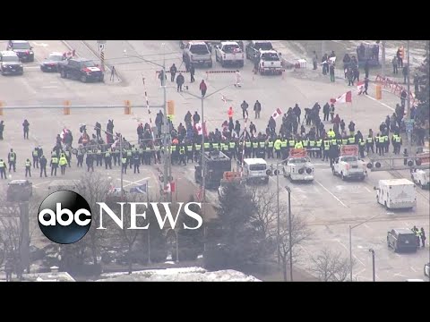 Police move in to disperse trucker protests on US-Canada border