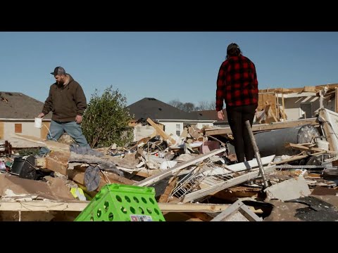 Tornado survivors in Bowling Green deal with aftermath
