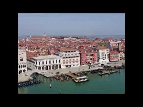 Drone video shows deserted streets, square of Venice under lockdown | ABC News