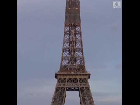 Eiffel Tower sparkles in Paris in tribute to medical staff fighting COVID-19 | ABC News