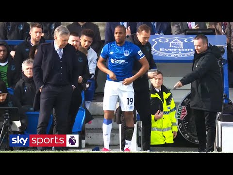 Everton substitution delayed because Djibril Sidibé forgot his socks! 🤣