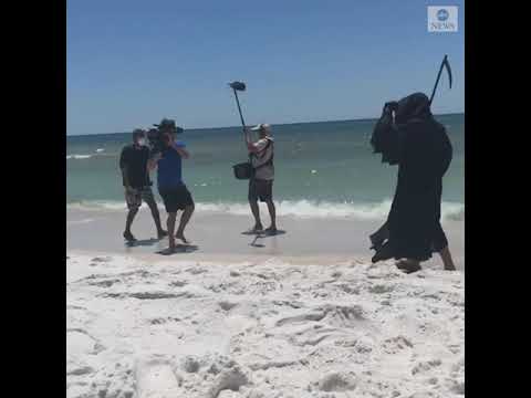 Man dressed as Grim Reaper visits beach, protesting lifted COVID-19 restrictions | ABC News